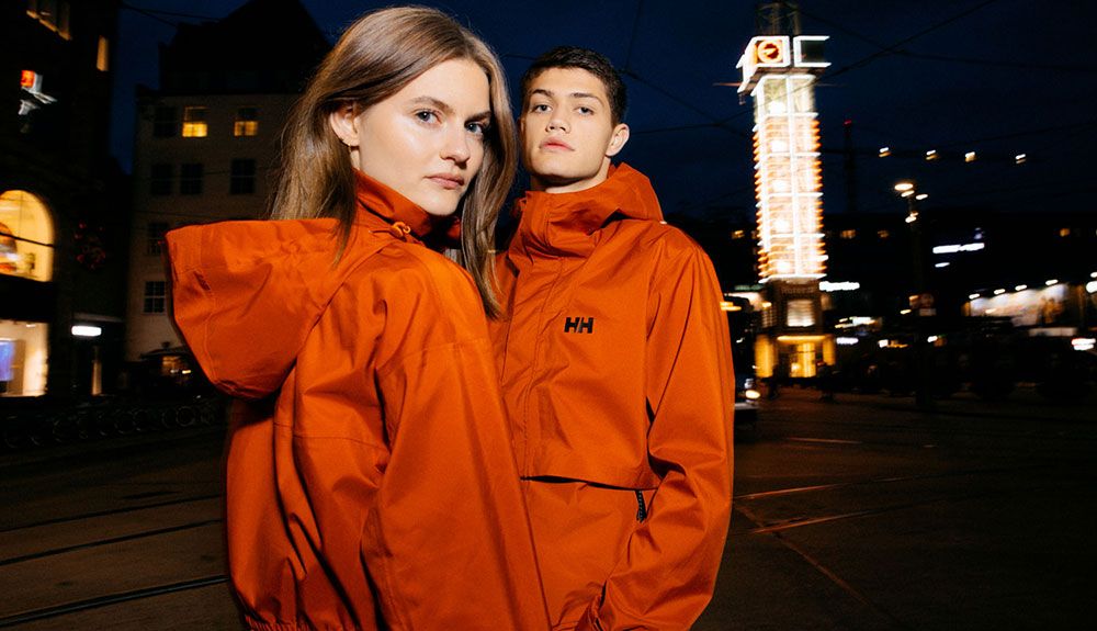 Helly Hansen crea el primer chubasquero femenino modular