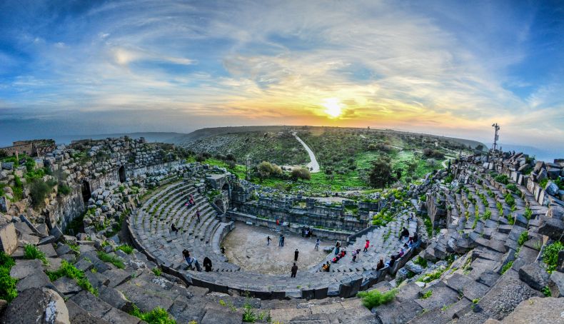 VisitJordan   Um Qais   Atardecer anfiteatro