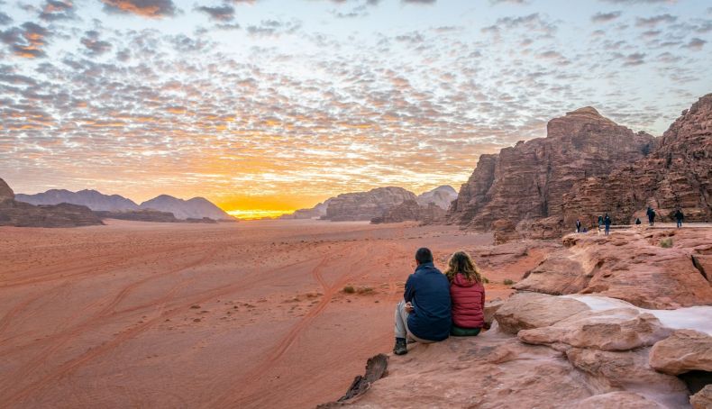 VisitJordan   Wadi Rum atardecer