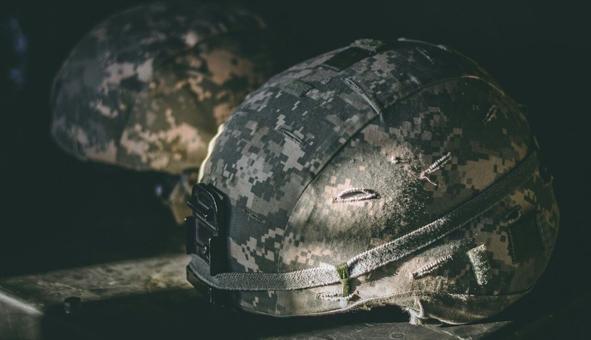 Las camisetas y otros artículos de temática militar cada vez más de moda