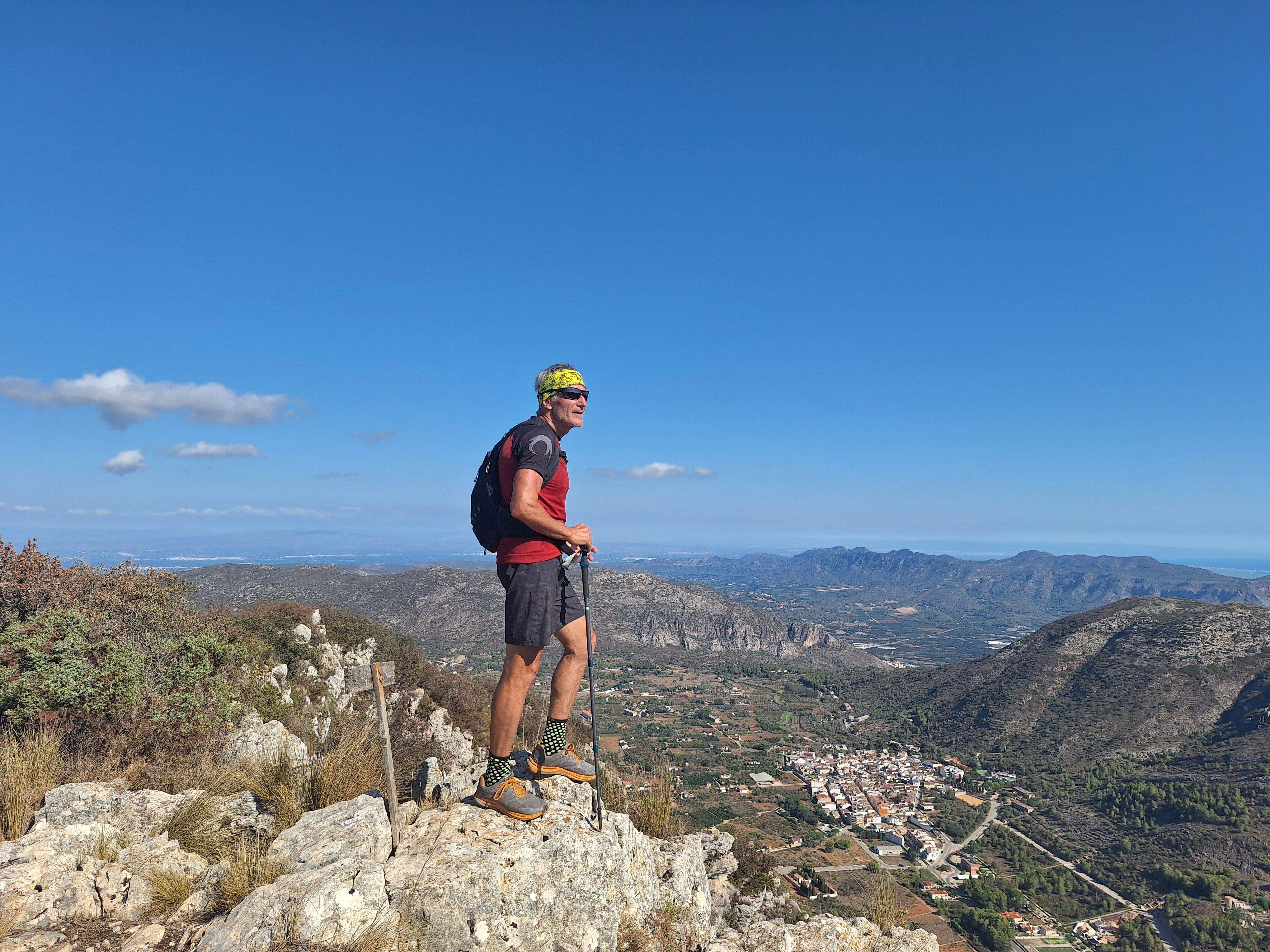 Alt d’Aldaia (752 m), la cumbre de las simas