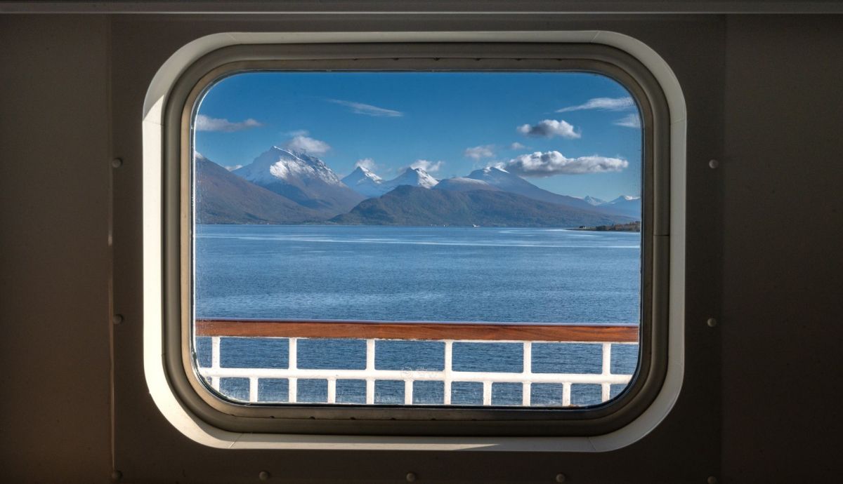 FIORDO BALSFJORDEN cerca de TROMSO ventana barco 
