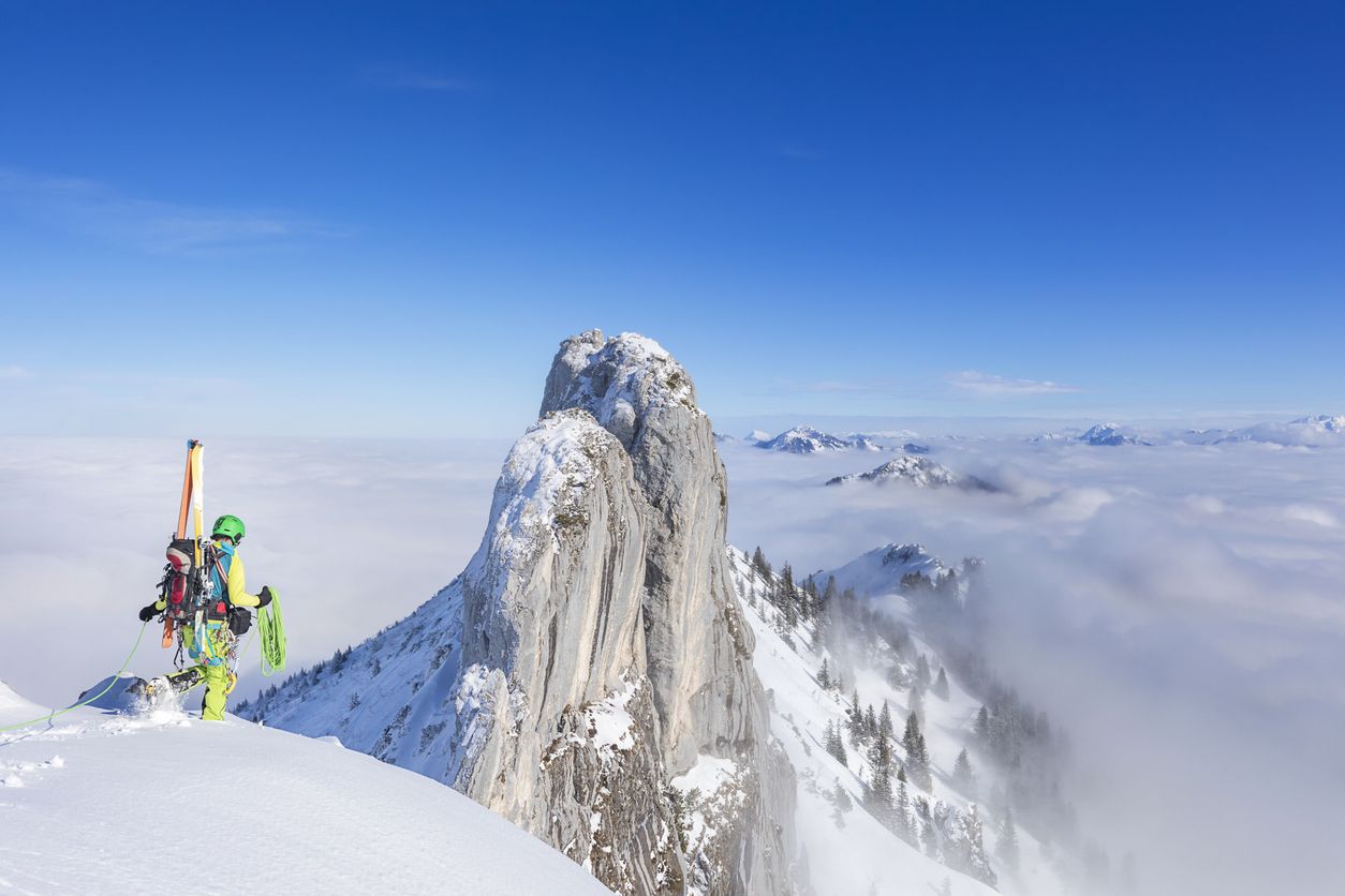 Progresión con crampones y piolets en la montaña invernal