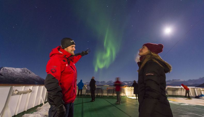Hunting the lights HGR 122626 Photo Orjan Bertelsen
