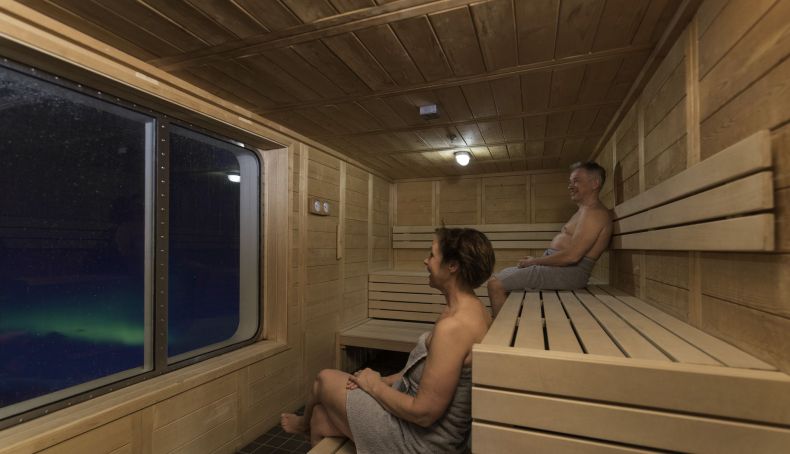 Relaxing in the Sauna HGR 122381 Photo Agurtxane Concellon