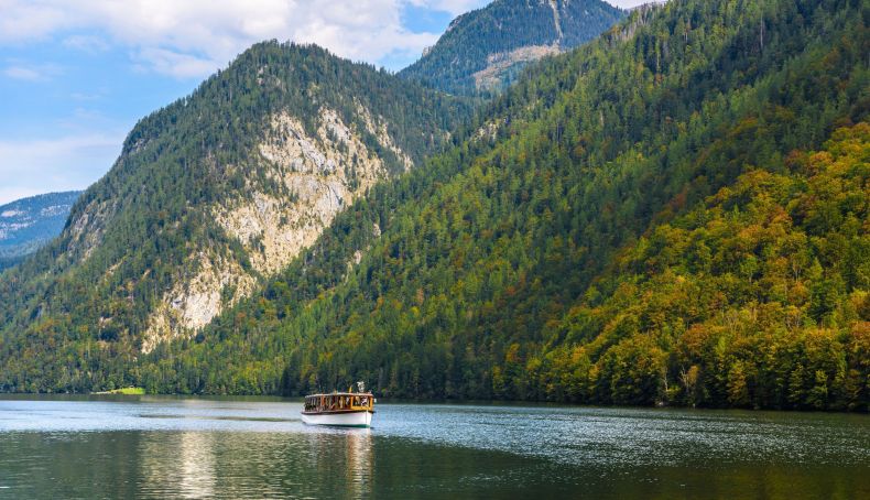 Koenigssee Baviera shutterstock 2168564451