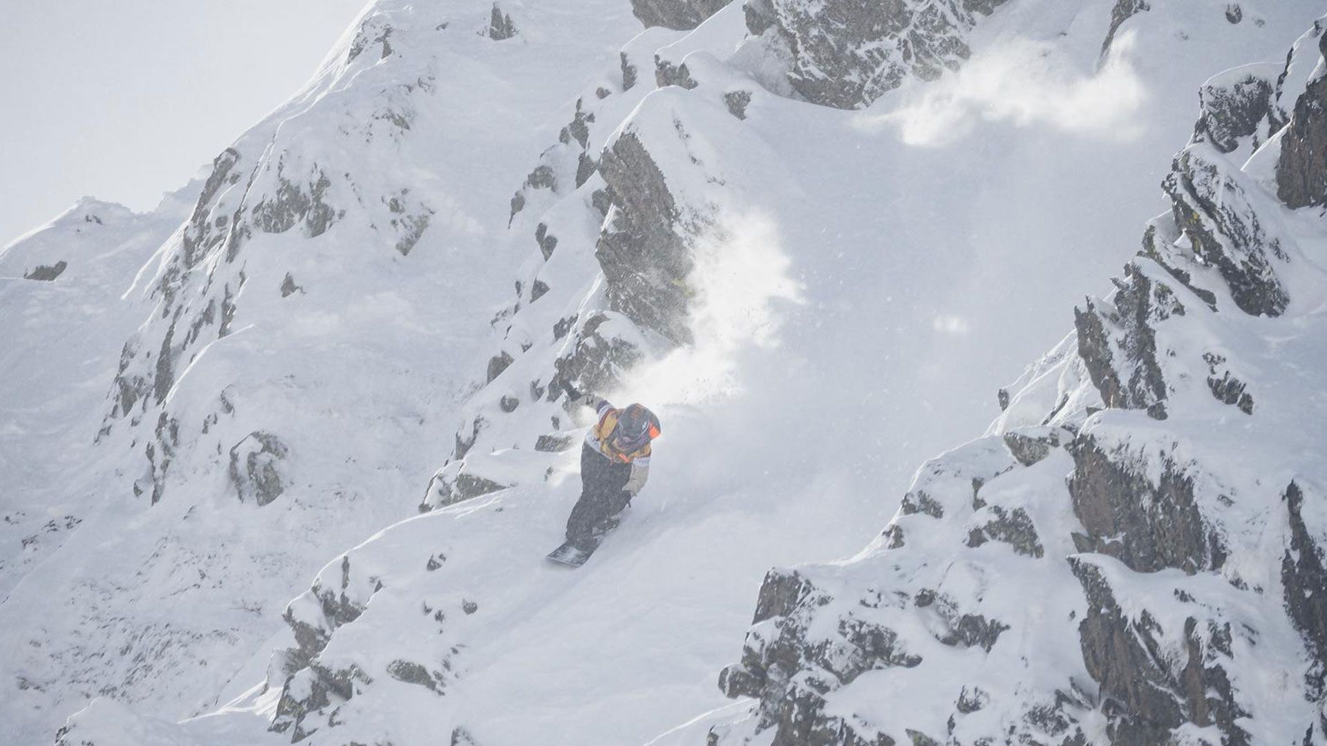 Núria Castán en el descenso de su línea Núria Castán en el descenso de su línea