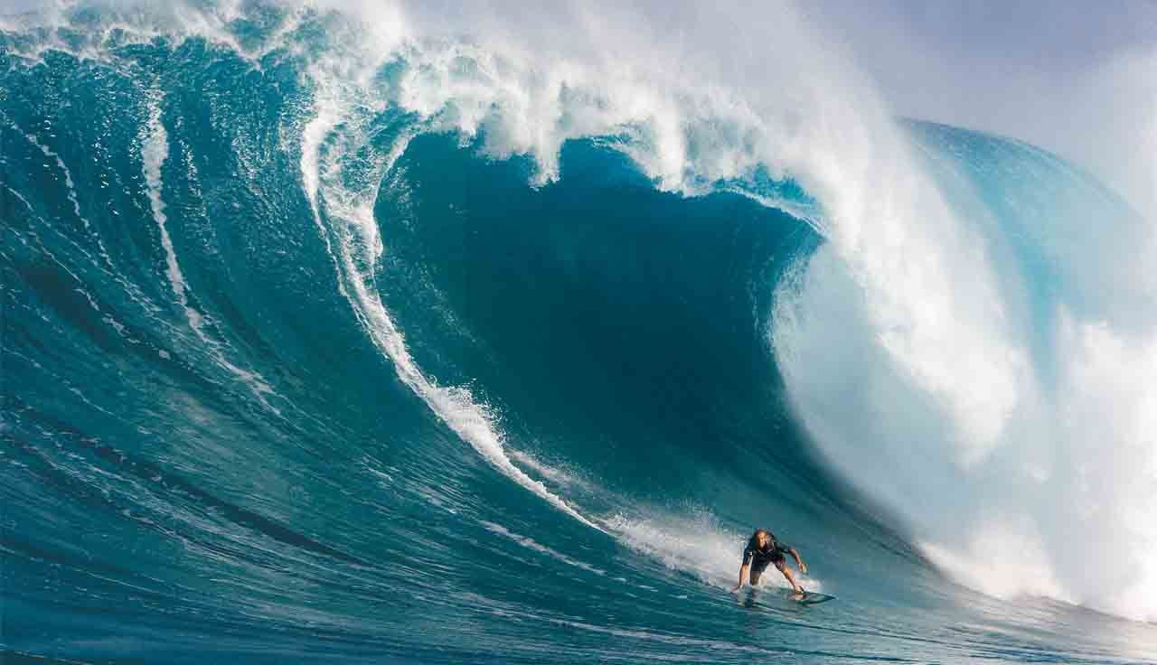 Surfeando la ola del siglo en Maui - Foto: Oxbow