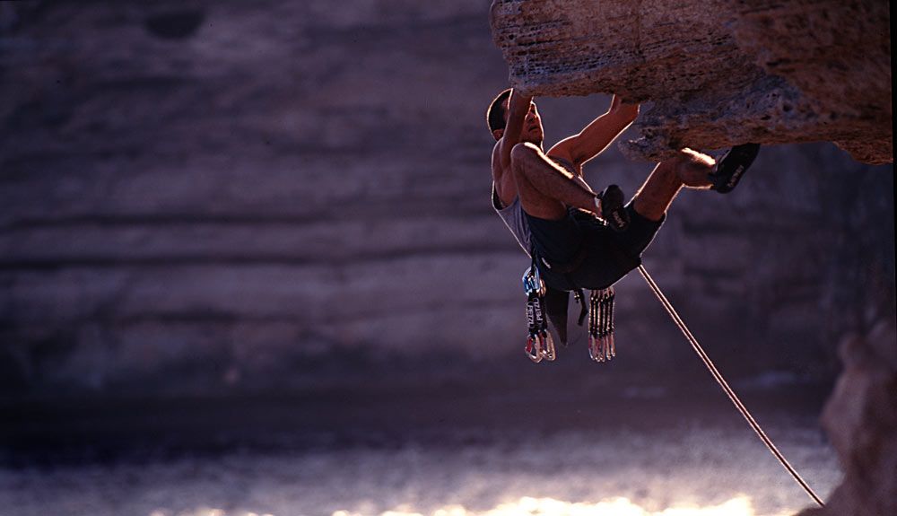 Escalada al borde del mar