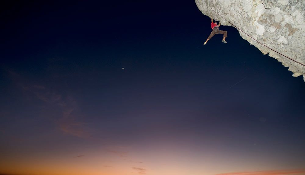Escalada al borde del mar
