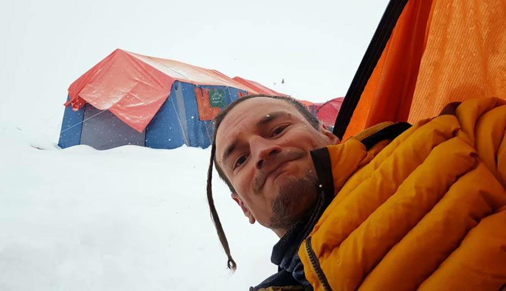 Adam Bielecki hace cima en el Gashebrum II Adam Bielecki hace cima en el Gashebrum II