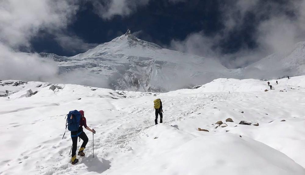 Sergi Mingote hace cima en el Manaslu Sergi Mingote hace cima en el Manaslu