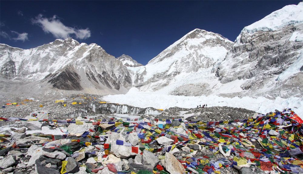 Se retiran 3.000 kg de basura en el Everest Se retiran 3.000 kg de basura en el Everest