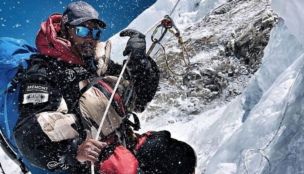 Nirmal Purja vuela al Kangchenjunga para intentar la cima Nirmal Purja vuela al Kangchenjunga para intentar la cima
