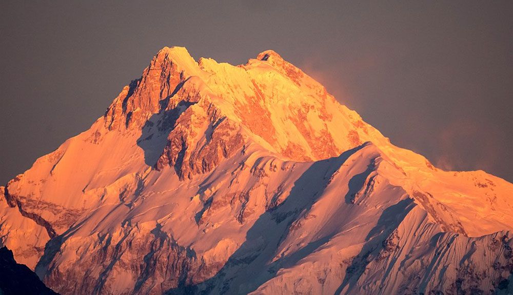 Cimas y problemas en el Kangchenjunga Cimas y problemas en el Kangchenjunga