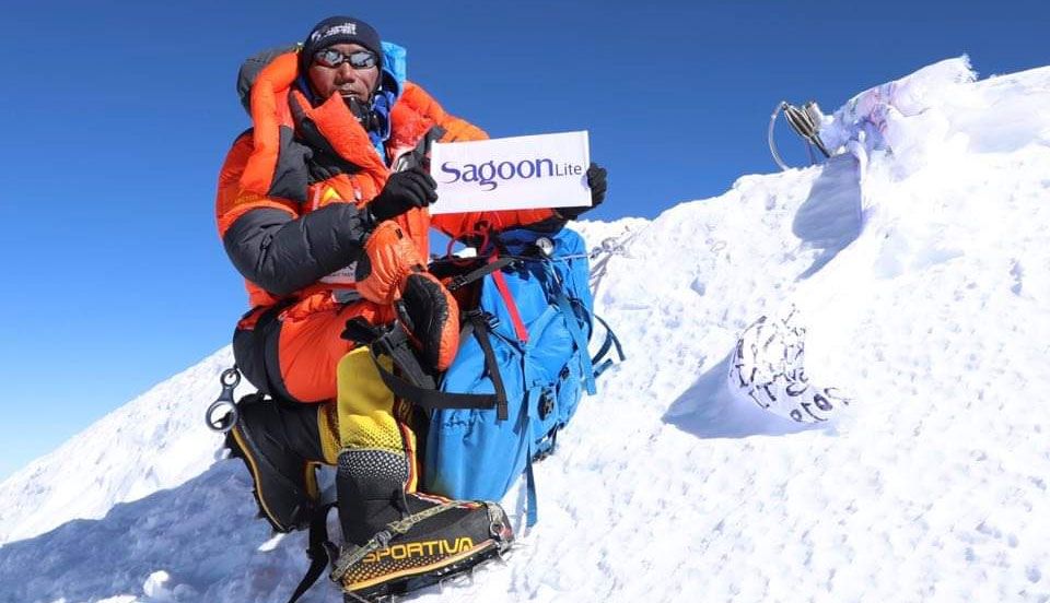  Kami Rita Sherpa vuelve a hacer cima en el Everest.... ¡y lleva 24!