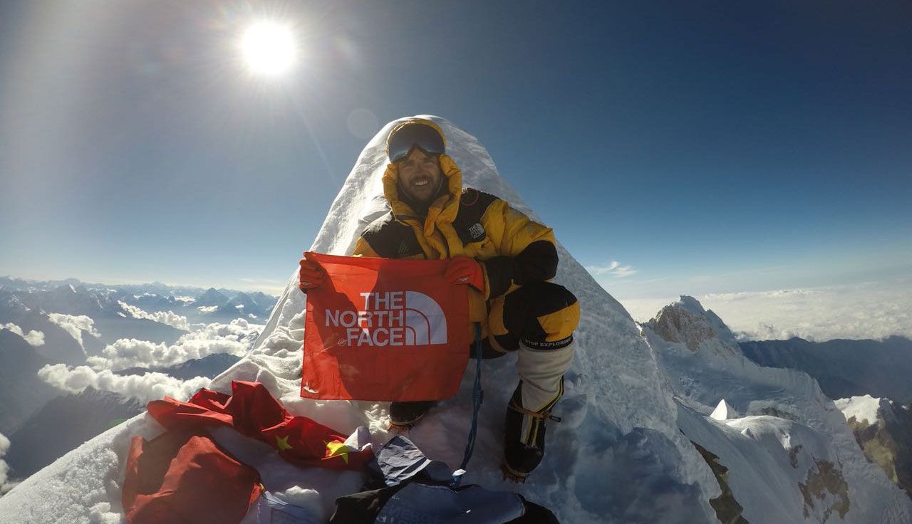 Juan Pablo Mohr en la cima del Manaslu, en 2018.