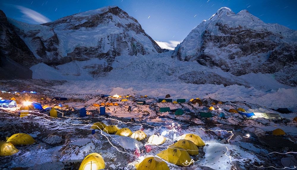 Toneladas de basura y decenas de tiendas abandonadas en el Everest Toneladas de basura y decenas de tiendas abandonadas en el Everest