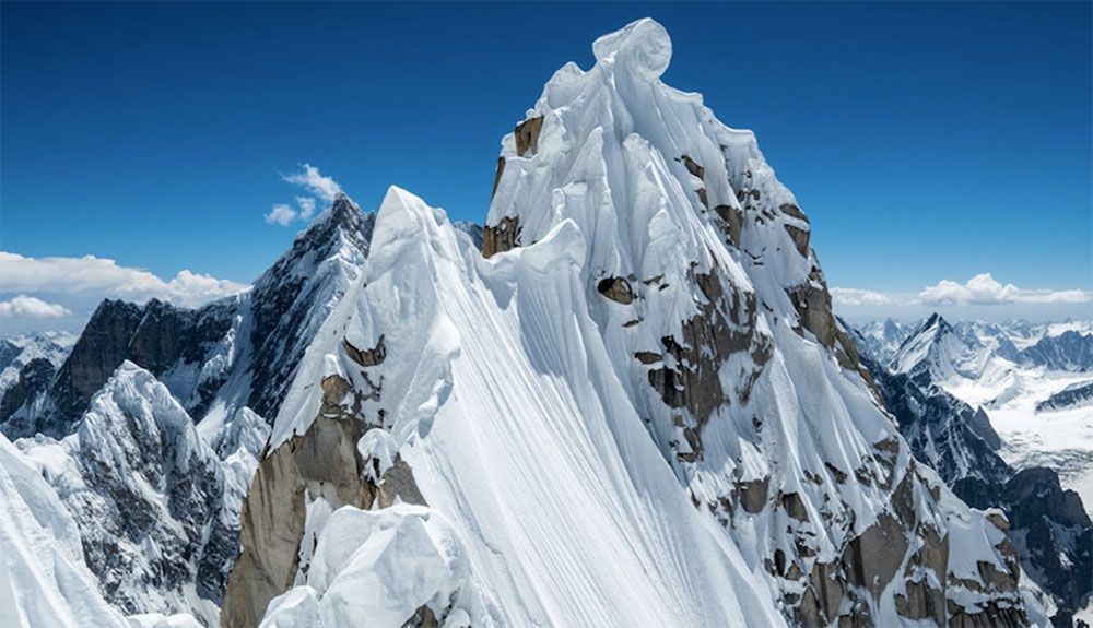 Primera ascensión del Link Sar (7.041 m)