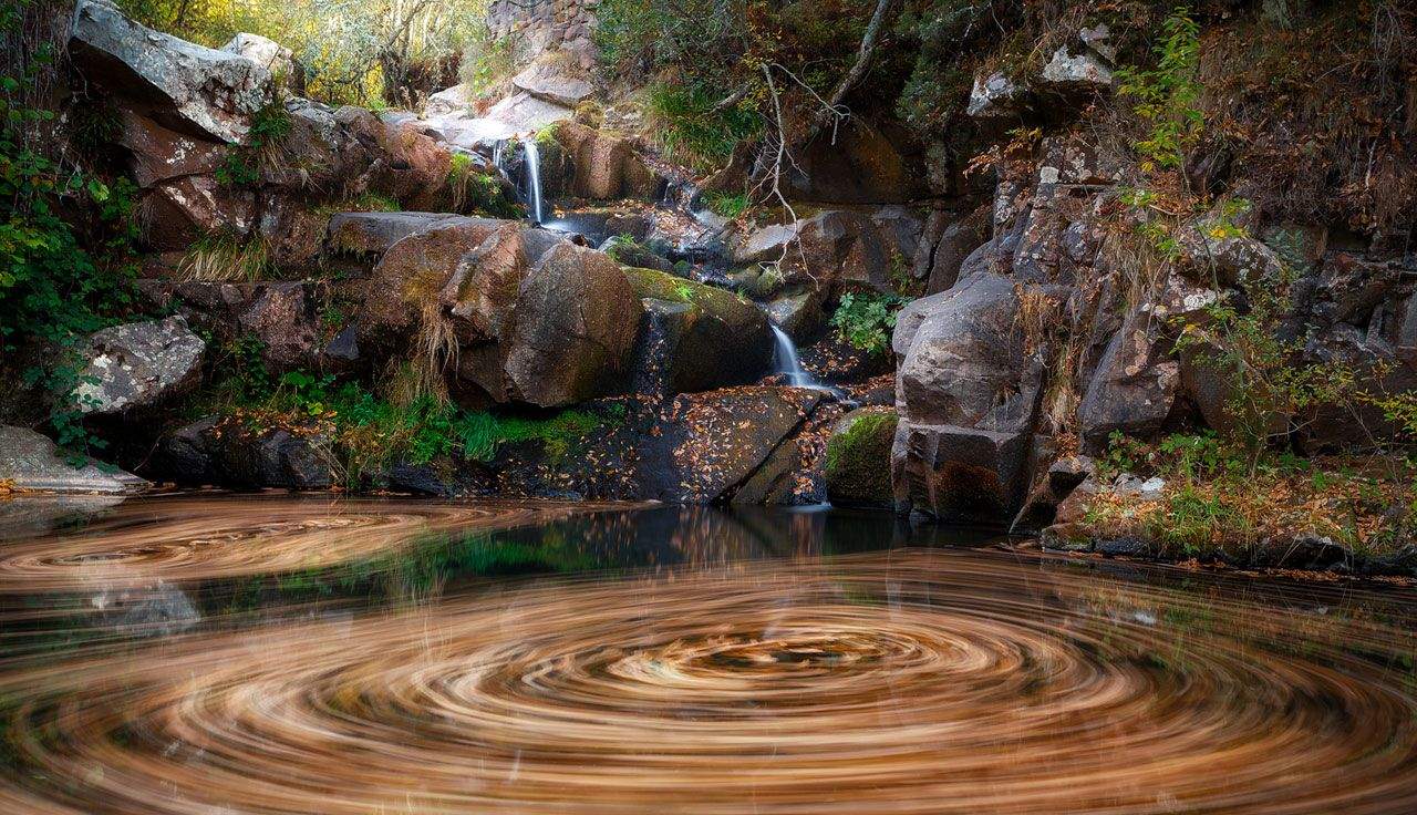 “Arroyo en otoño”