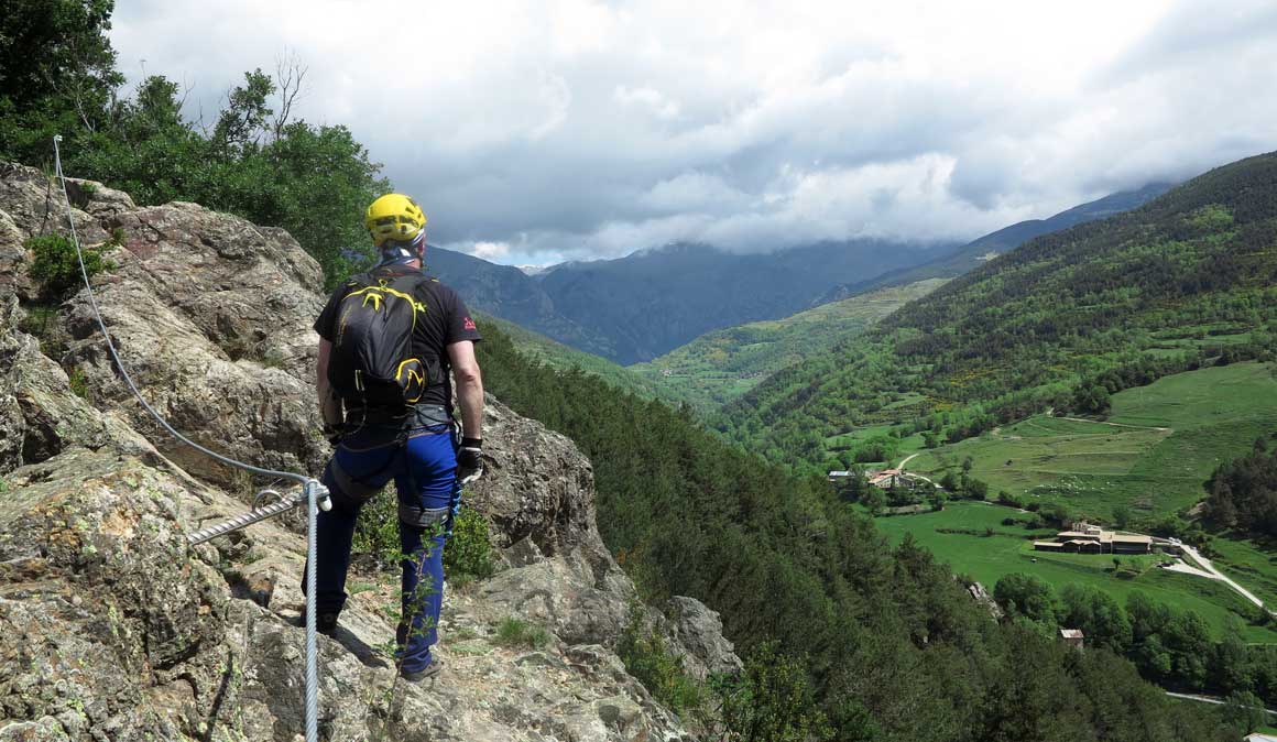 Paisaje entre volcanes: la Garrotxa y la vía ferrata de Ribes de Fesser
