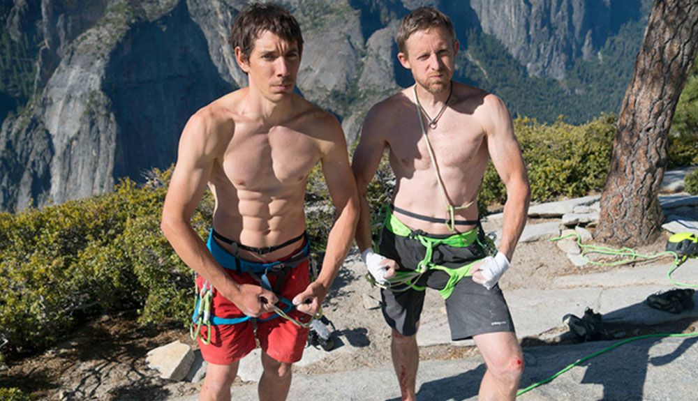 Honnold y Caldwell en la cima de El Capitan, tras marcar el récord de velocidad en The Nose (1:58:07) / Foto: REEL ROCK - Austin Siadak Honnold y Caldwell en la cima de El Capitan, tras marcar el récord de velocidad en The Nose (1:58:07) / Foto: REEL ROCK - Austin Siadak