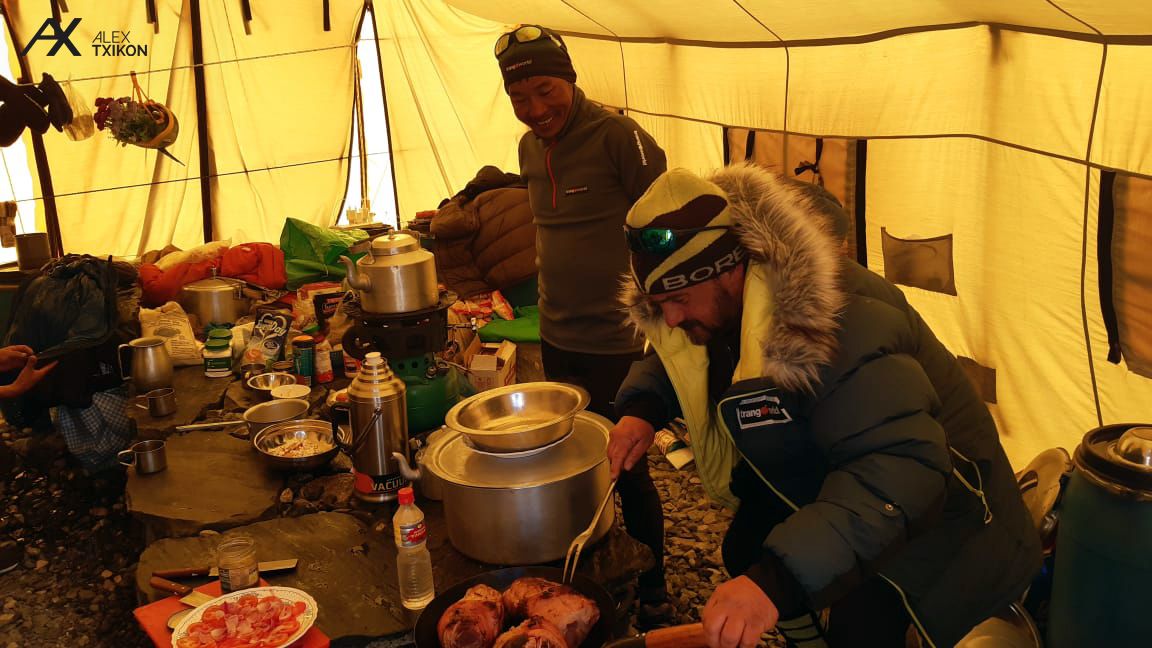 El Everest invernal de Alex Txikon