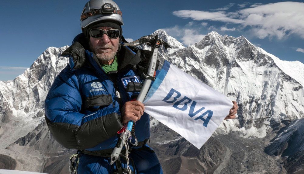 Carlos Soria hace cumbre en el Ama Dablam (6.812 m)