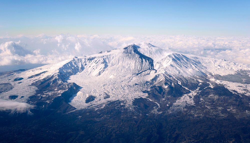 Ascensión al Etna: donde la nieve encuentra al fuego