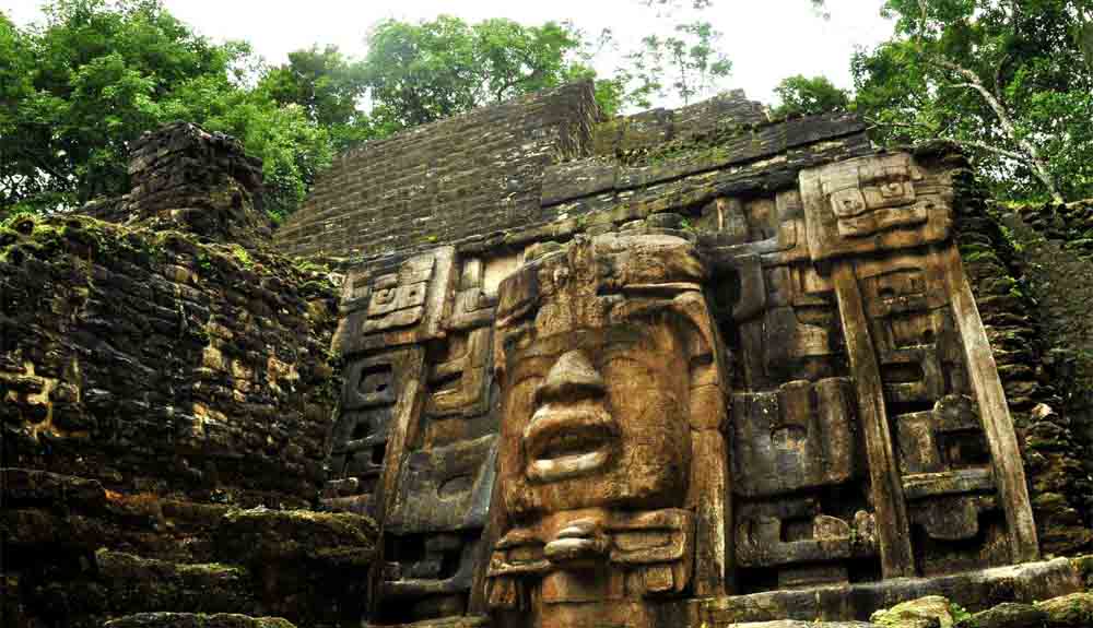 Pura aventura: buscar la huella de la civilización Maya por Centroamérica