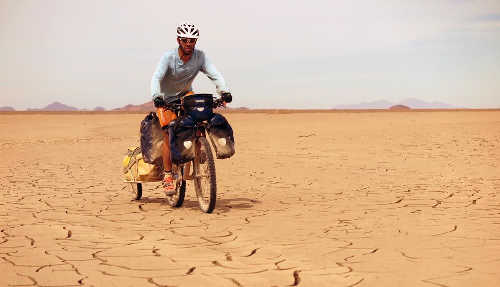 Juan Menéndez culmina la travesía del Atacama en bicicleta y en solitario
