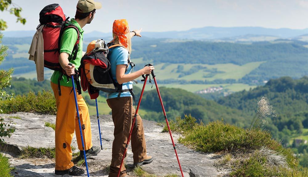 Cómo usar de forma segura tus bastones de trekking Cómo usar de forma segura tus bastones de trekking