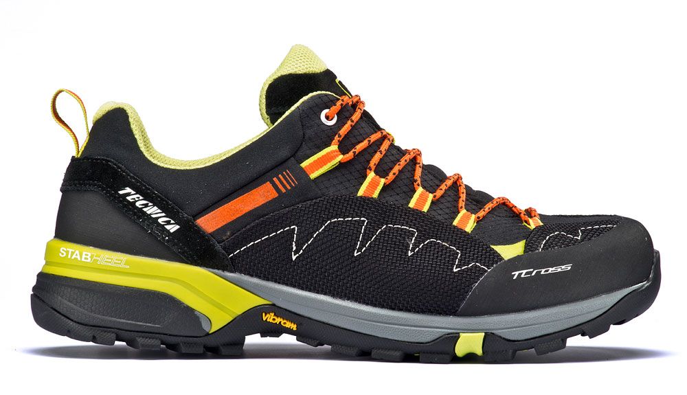 Tecnica TCROSS LOW SYN: espíritu senderista con tecnología de trail