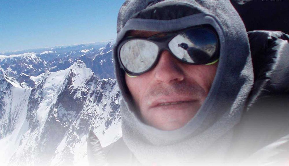 Alberto Zerain lucha por abrir una nueva ruta en el Manaslu