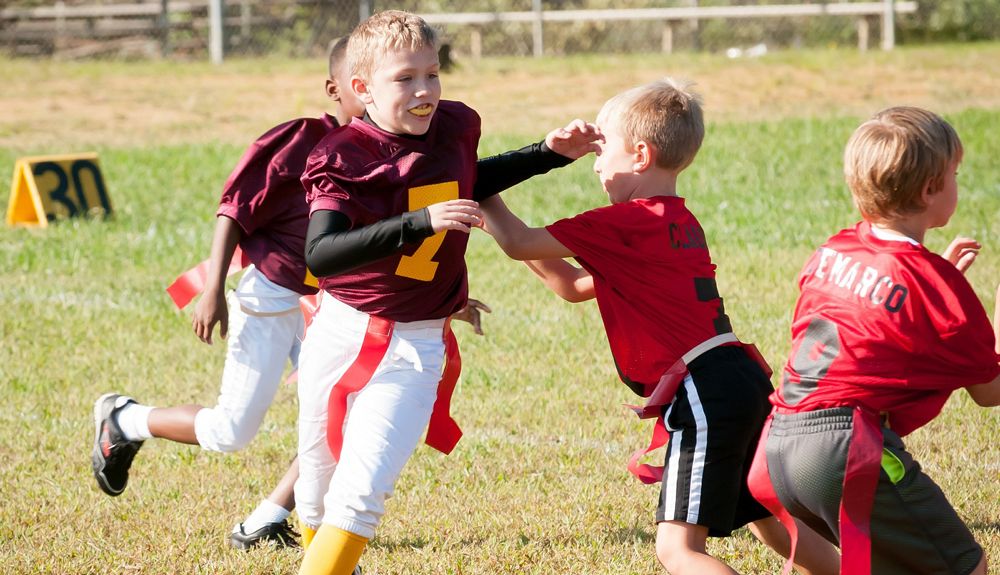 Protege los ojos de los niños durante la práctica deportiva