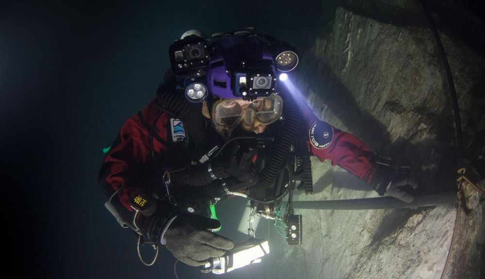 Descubren la cueva submarina más profunda del mundo