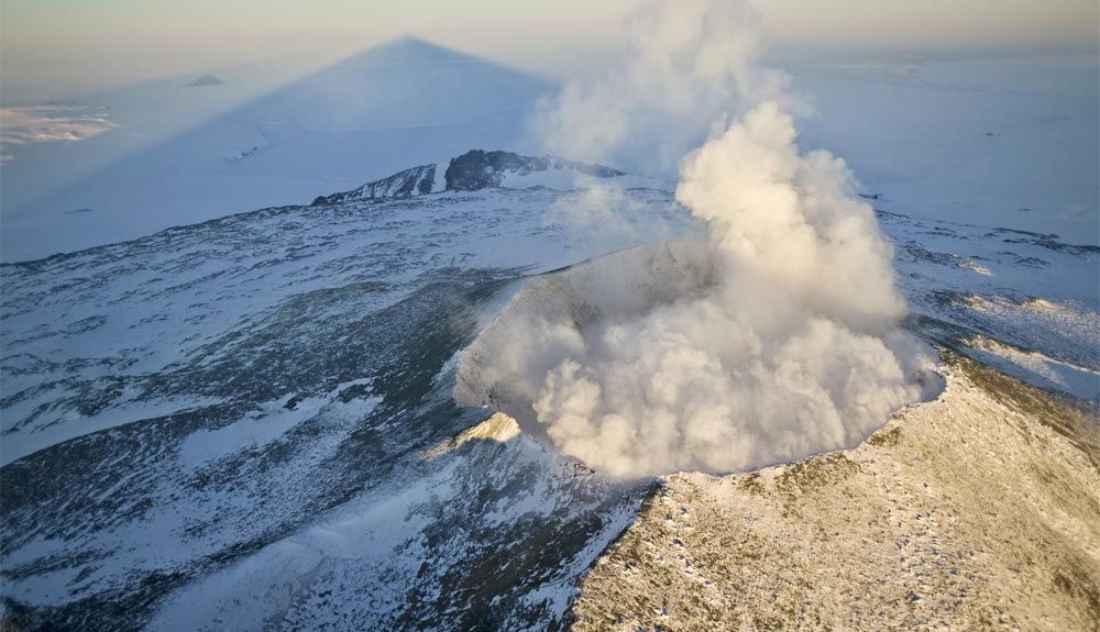Se descubren 91 volcanes bajo el hielo de la Antártida Se descubren 91 volcanes bajo el hielo de la Antártida