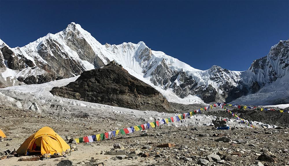 Primera ascensión del Burke Khang (6.942 m)