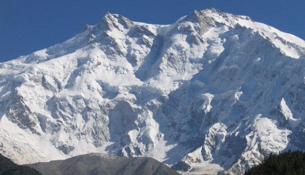 Intento de cumbre en el Nanga Parbat, avances en el K2