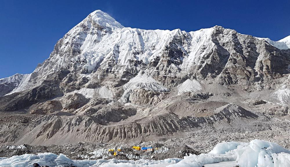 Vuelta de tuerca a la expedición de Alex Txikon