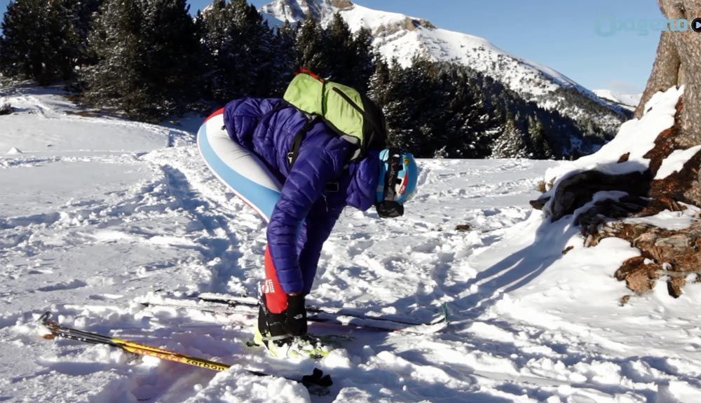 Técnica skimo: cómo ponerse los crampones Técnica skimo: cómo ponerse los crampones