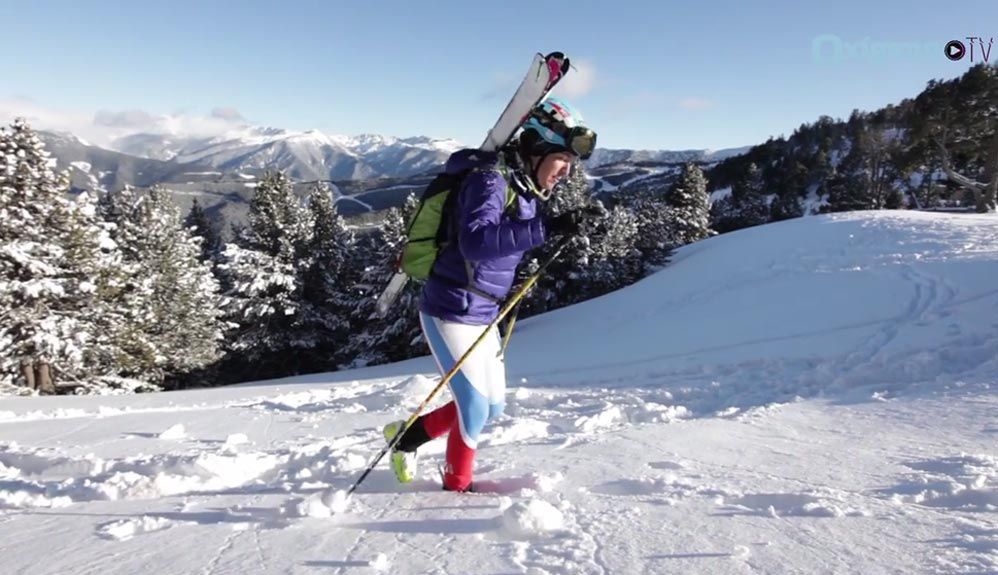 Técnica skimo: los esquís a la mochila Técnica skimo: los esquís a la mochila