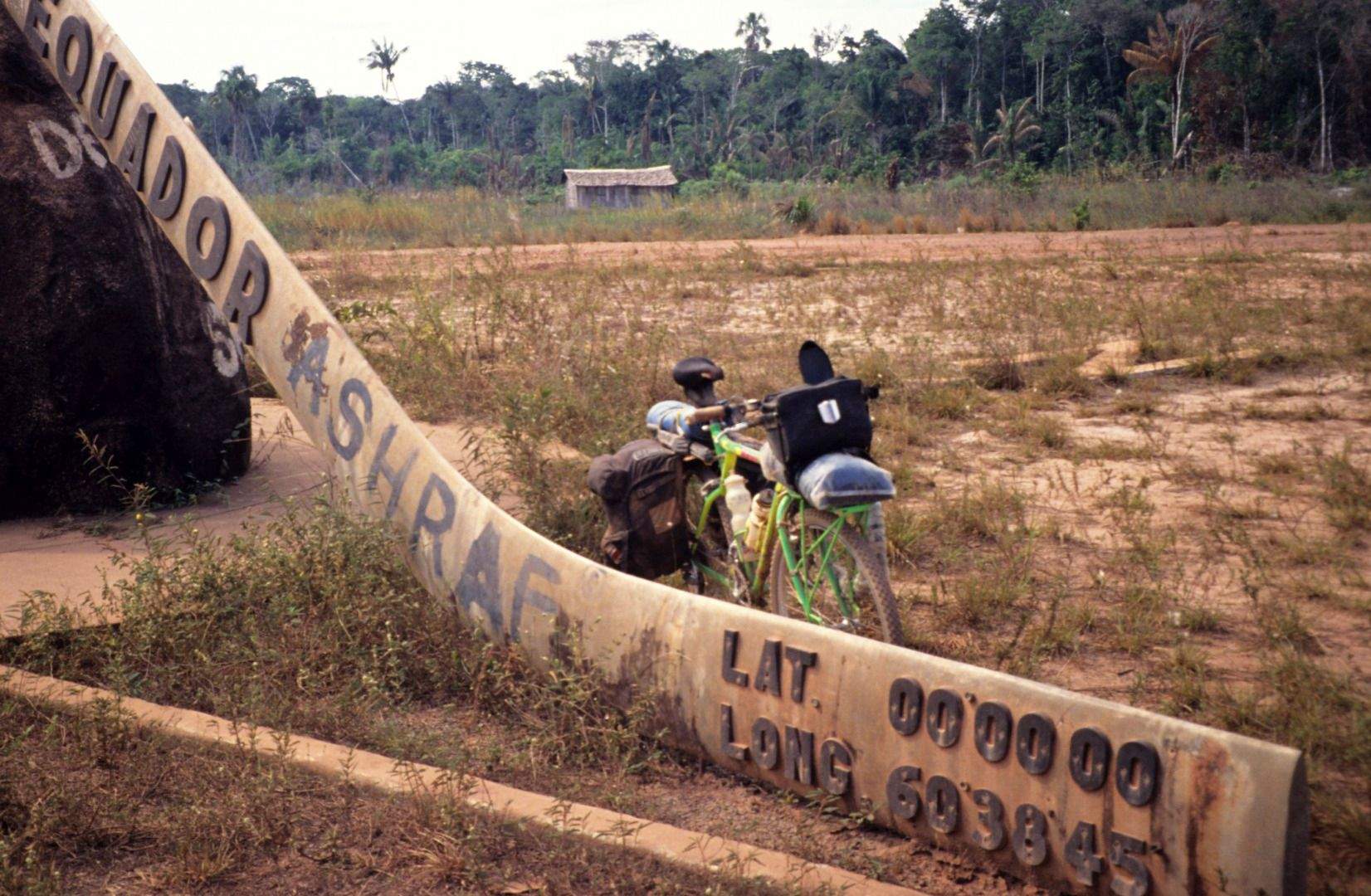 La vuelta al mundo en bicicleta: la selva no es para los seres humanos