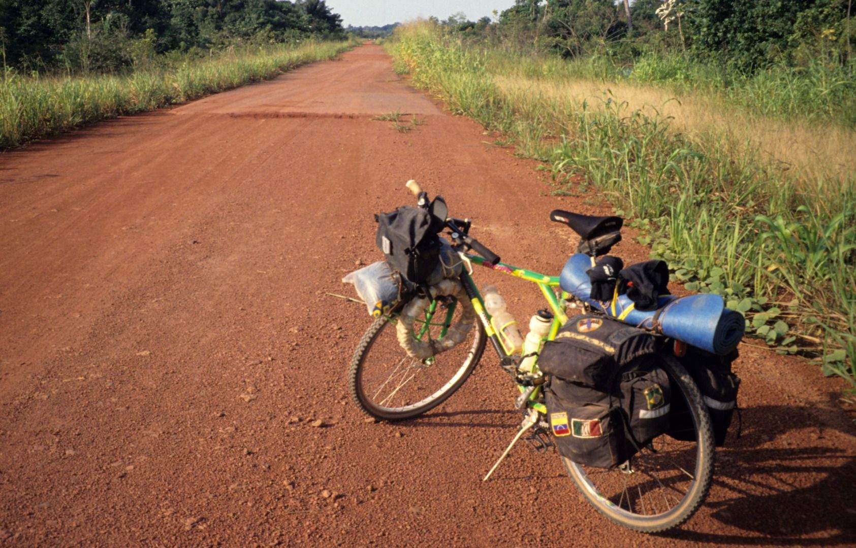 La vuelta al mundo en bicicleta: la selva no es para los seres humanos