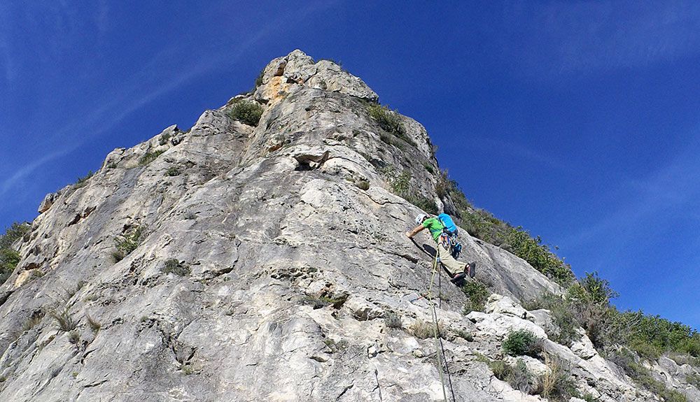 Molló de la Creu, escalada clásica en la orilla del Mediterráneo. Molló de la Creu, escalada clásica en la orilla del Mediterráneo.