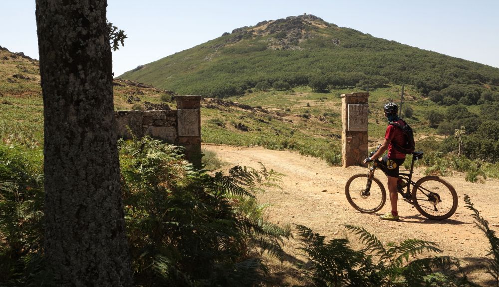  La vida en los pueblos de la sierra es ganadera y recreativa.