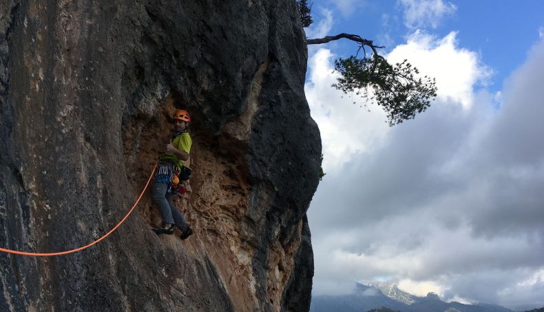 Eneko en el L4 durante la primera ascención en libre de Polvorilla.