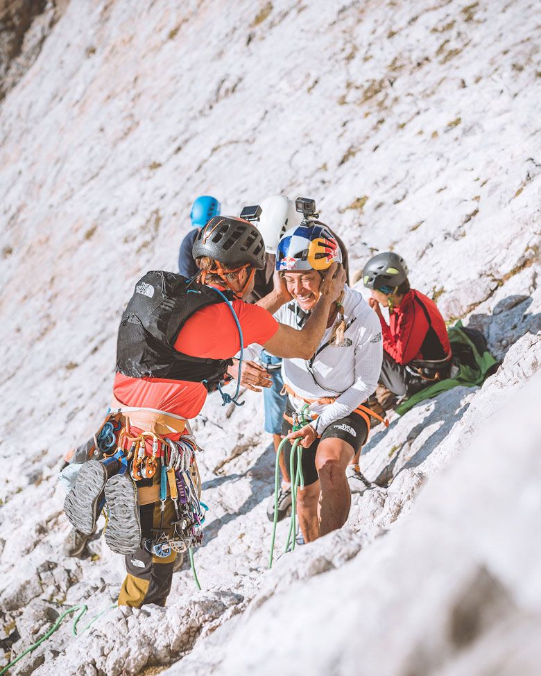 Eneko y Fernanda tras hacer cima en el Naranjo de Bulnes