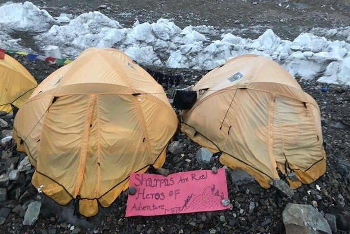 "Los sherpas son los auténticos héroes". Campo Base del K2 en 2018. Foto: Andrzej Bargiel