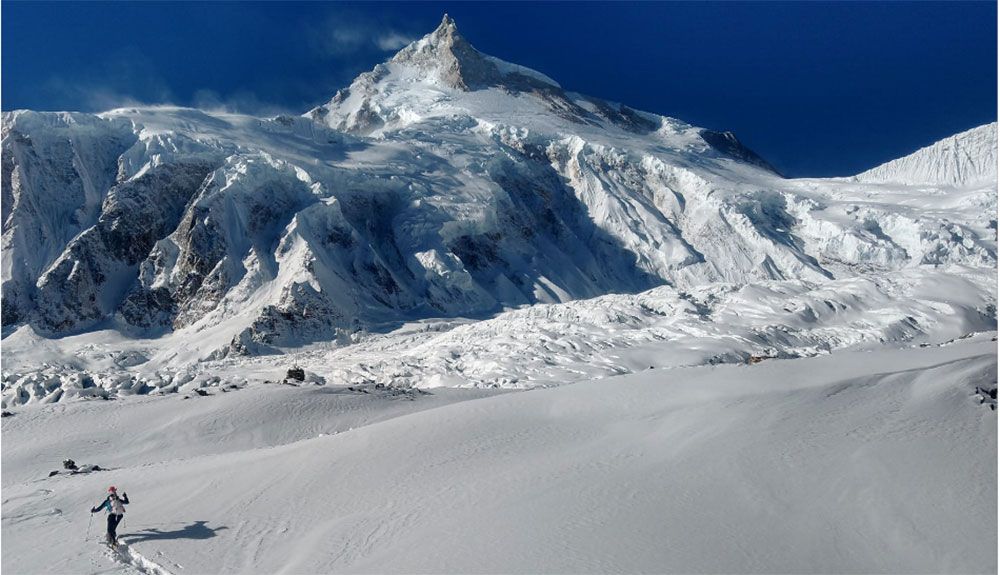 Hacia la cumbre del Manaslu con las reglas del invierno... Foto: Ana Azpilicueta Hacia la cumbre del Manaslu con las reglas del invierno... Foto: Ana Azpilicueta